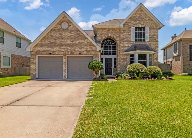 Property at 1927 Pinewood Court Dr, Baytown, TX 77521, 3 beds, 2.5 baths