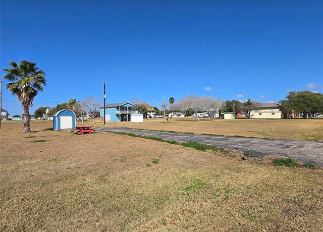 Property at 937 Bayview Dr, Palacios, TX 77465