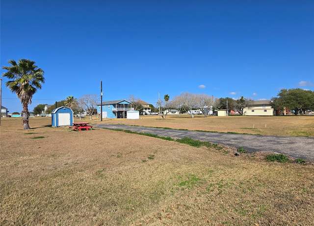 Property at 937 Bayview Dr, Palacios, TX 77465