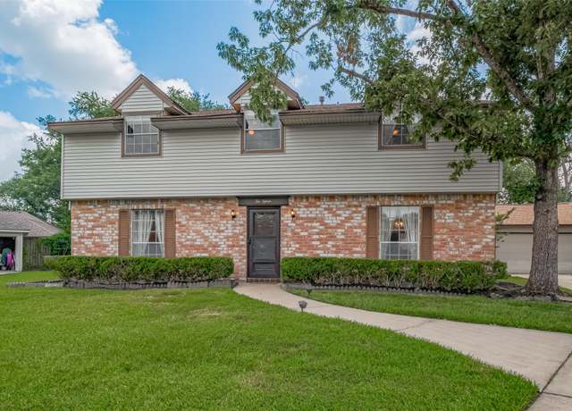 Property at 1015 Devonport Ln, Seabrook, TX 77586, 4 beds, 2.5 baths