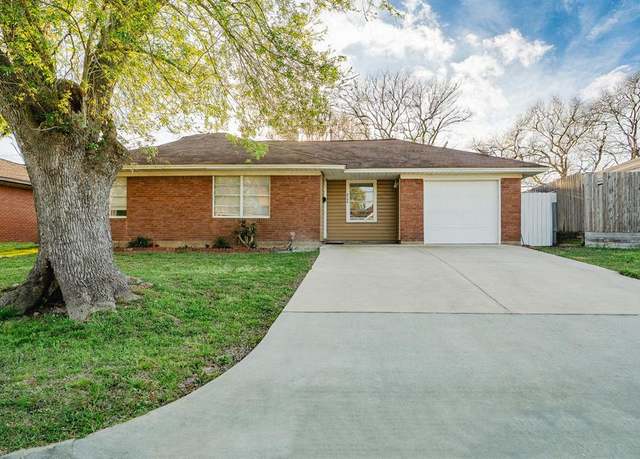 Property at 2106 Blueberry Ln, Pasadena, TX 77502, 4 beds, 2 baths