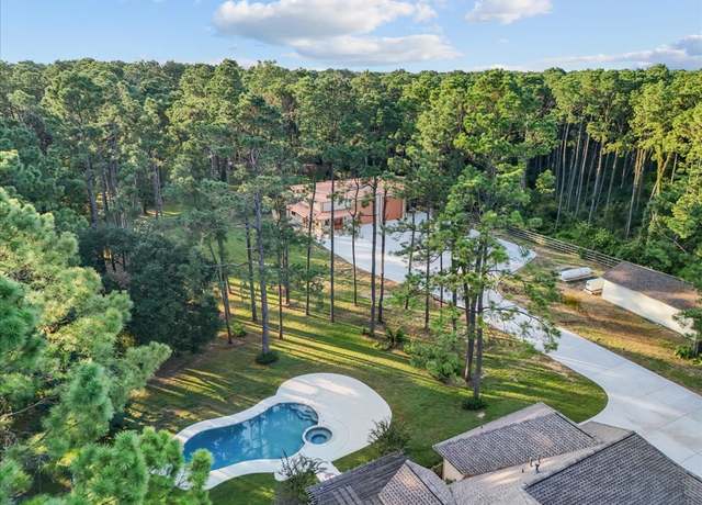 Property at 7306 Live Oak Cir, Alvin, TX 77511, 4 beds, 4.5 baths