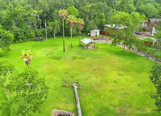 Property at 608 N Clear Creek Dr, Friendswood, TX 77546