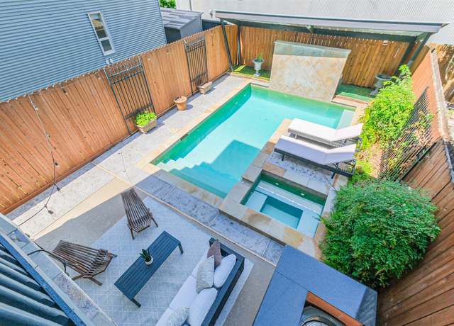 Property at 701 Asbury St, Houston, TX 77007, 3 beds, 3.5 baths