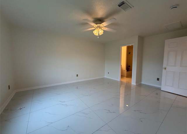 Property at 1022 Vera Cruz Dr, Rosenberg, TX 77471, 6 beds, 3.5 baths