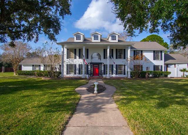 Property at 1910 Avenue L, Santa Fe, TX 77510, 5 beds, 3.5 baths