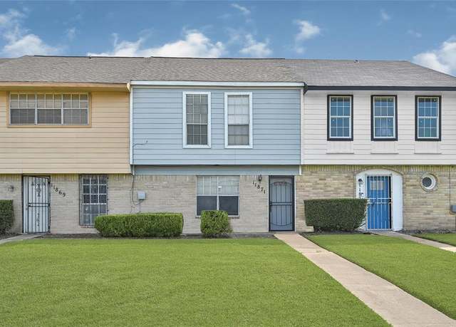 Property at 11871 Algonquin Dr, Houston, TX 77089, 2 beds, 2.5 baths