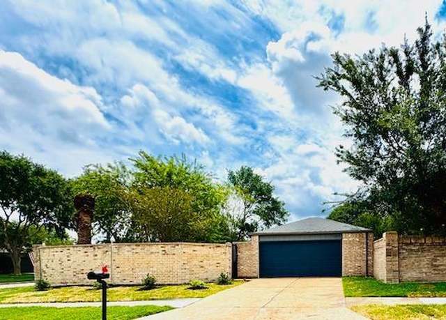 Property at 16103 Grassy Creek Dr, Houston, TX 77082, 3 beds, 2 baths