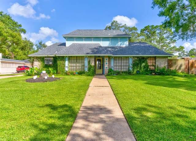 Property at 604 Nottingham Ln, Dickinson, TX 77539, 4 beds, 3 baths