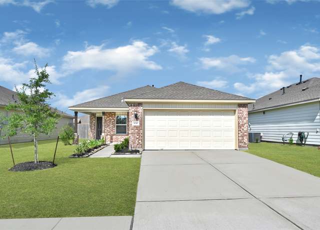 Property at 638 E Fairway Lake Dr, Alvin, TX 77511, 3 beds, 2 baths