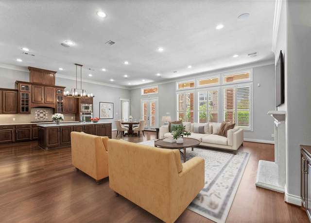 Property at 39 Spring Basket Trl, The Woodlands, TX 77389, 3 beds, 3.5 baths