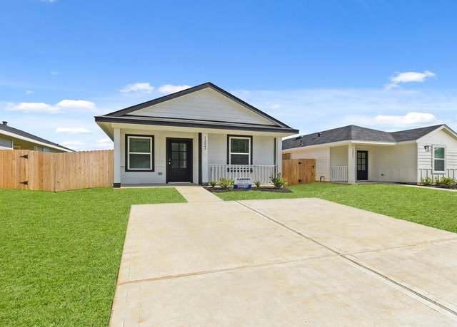 Property at 12047 William Trails Cir, Willis, TX 77378, 3 beds, 2 baths