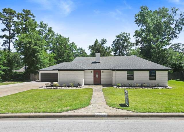 Property at 233 Royal Oaks St, Huntsville, TX 77320, 4 beds, 3 baths