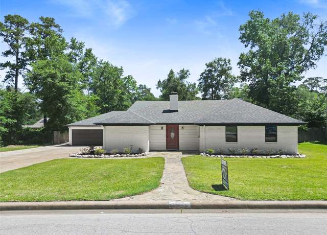 Property at 233 Royal Oaks St, Huntsville, TX 77320, 4 beds, 3 baths