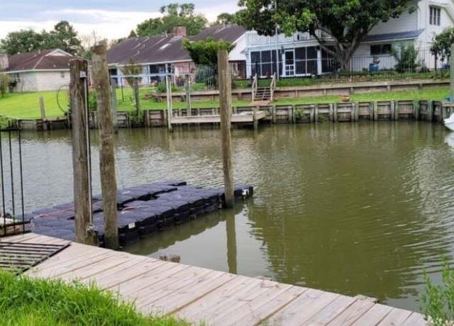 Property at 110 Sandy Cv, Nassau Bay, TX 77058