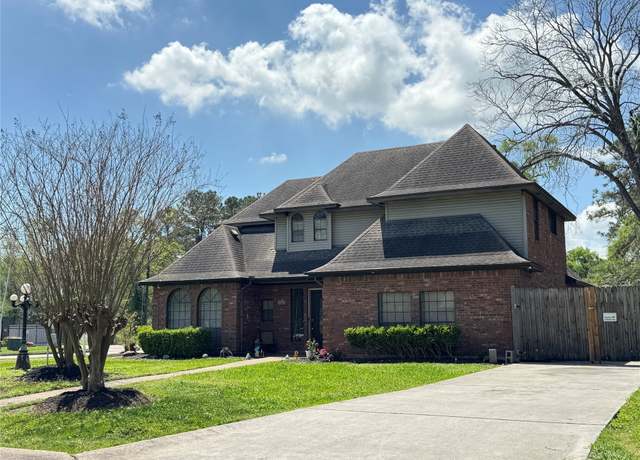 Property at 3040 Crest Dr, Dickinson, TX 77539, 4 beds, 2.5 baths