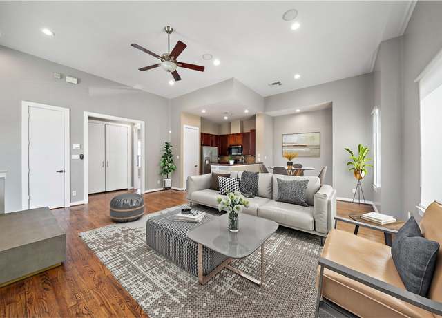 Property at 4514 Center St Unit F, Houston, TX 77007, 3 beds, 2.5 baths