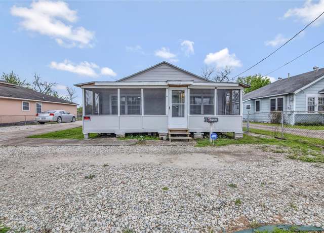 Property at 4726 Carmen St, Houston, TX 77033, 3 beds, 1 bath