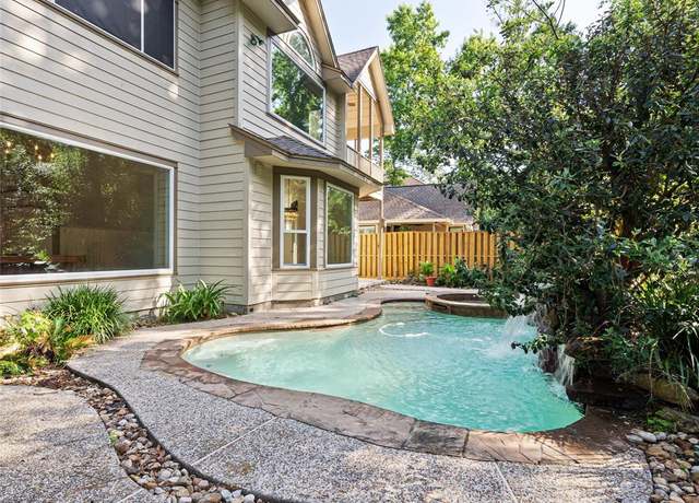 Property at 86 E Lakeridge Dr, The Woodlands, TX 77381, 3 beds, 2.5 baths