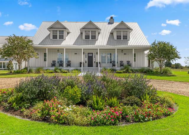 Property at 8611 Halamicek Loop, Fayetteville, TX 78940, 4 beds, 4 baths