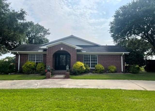 Property at 8695 N State Highway 71, El Campo, TX 77437, 4 beds, 3.5 baths