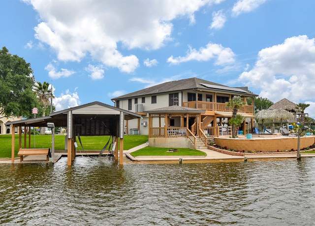 Property at 719 Palm Dr, Liverpool, TX 77577, 2 beds, 3 baths