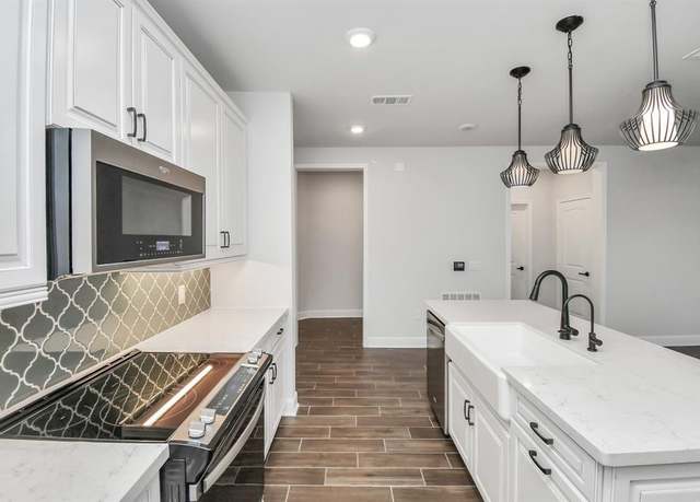 Property at 6804 Westview Dr #3405, Houston, TX 77055, 2 beds, 2 baths