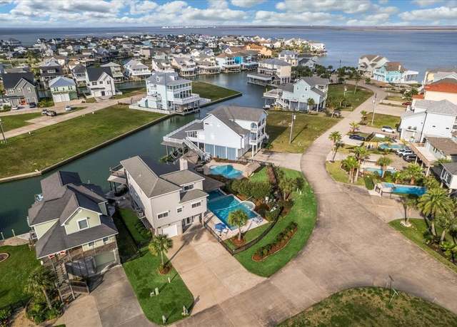 Property at 519 Westerly Dr, Tiki Island, TX 77554, 4 beds, 2.5 baths