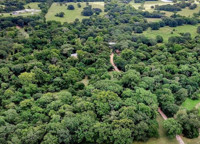Property at 28030 Highway 6, Hempstead, TX 77445, 3 beds, 2.5 baths
