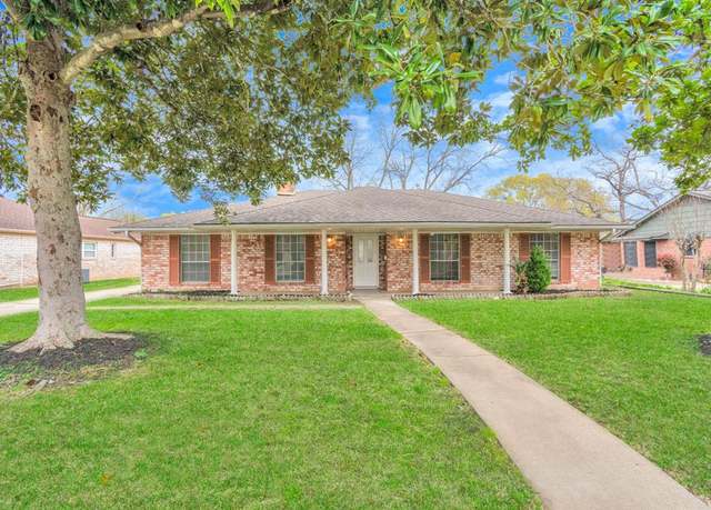 Property at 800 Fairway Dr, Richmond, TX 77469, 4 beds, 2 baths