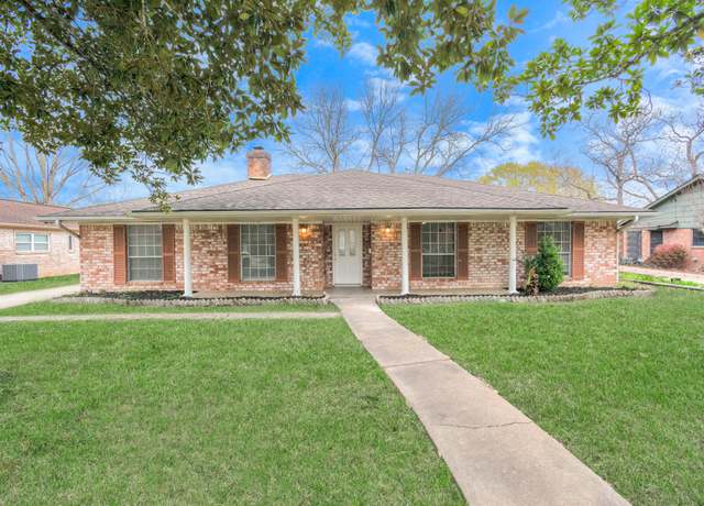 Property at 800 Fairway Dr, Richmond, TX 77469, 4 beds, 2 baths