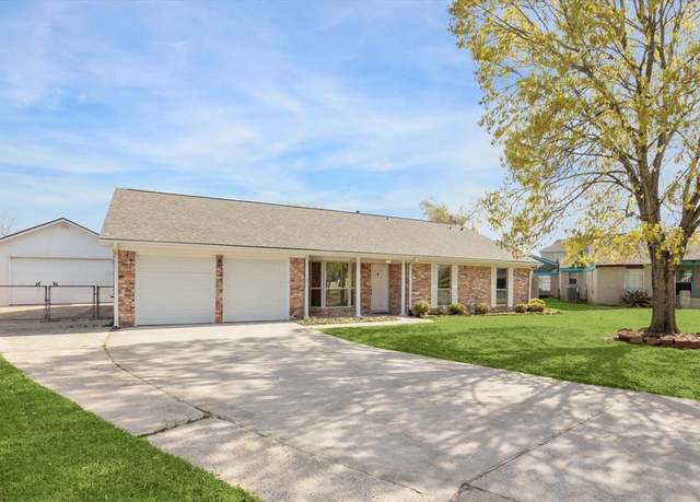 Property at 5023 Briarbrook Dr, Dickinson, TX 77539, 3 beds, 2 baths