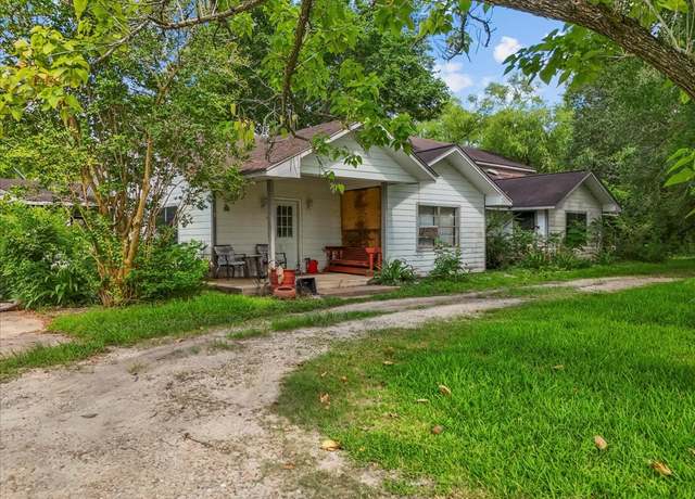 Property at 3061 Mary Ln, Dickinson, TX 77539, 5 beds, 3.5 baths