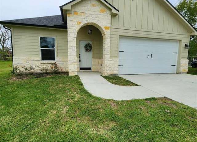 Property at 145 W Jackson St, West Columbia, TX 77486, 4 beds, 2 baths
