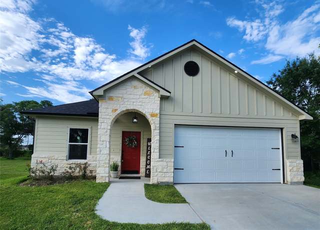 Property at 145 W Jackson St, West Columbia, TX 77486, 4 beds, 2 baths