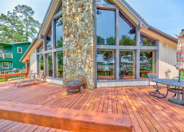 Property at 287 Harbor Addition Dr, Livingston, TX 77351, 4 beds, 2 baths