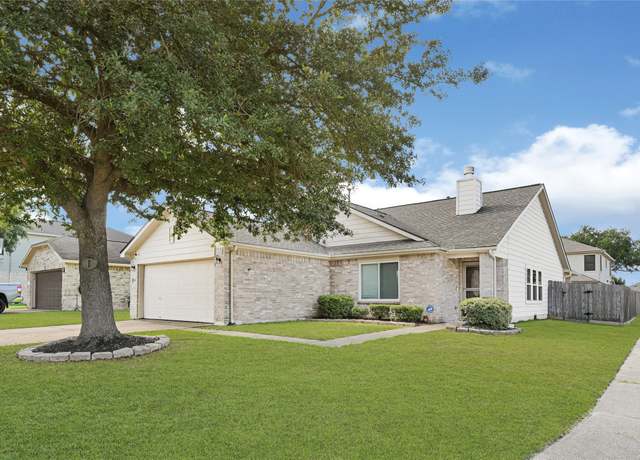 Property at 10702 Country Squire Blvd, Baytown, TX 77523, 3 beds, 2 baths