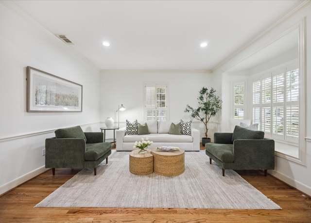 Property at 2631 Amherst St, Houston, TX 77005, 4 beds, 3.5 baths