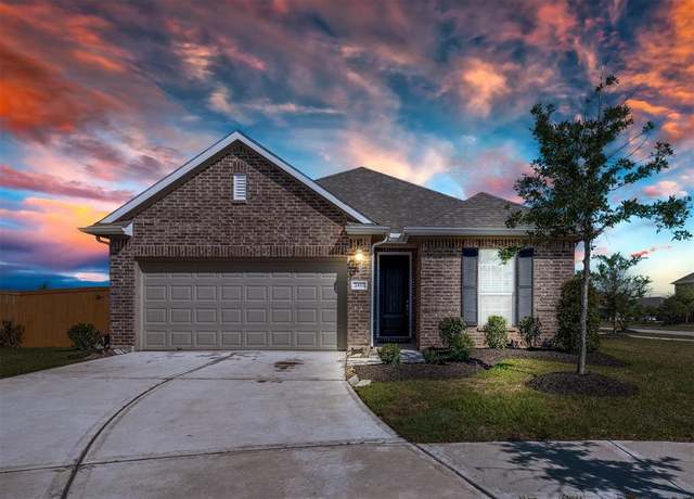 Property at 2411 Ocean Key Dr, La Marque, TX 77568, 3 beds, 2 baths