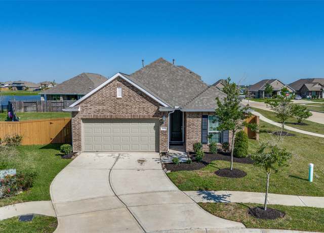 Property at 2411 Ocean Key Dr, La Marque, TX 77568, 3 beds, 2 baths