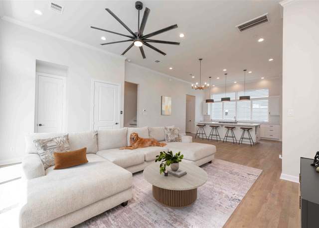 Property at 905 W 16th St Unit B, Houston, TX 77008, 3 beds, 3.5 baths