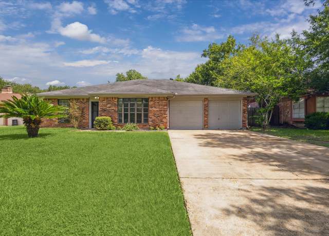Property at 2717 Parrott Ave, Rosenberg, TX 77471, 3 beds, 2 baths