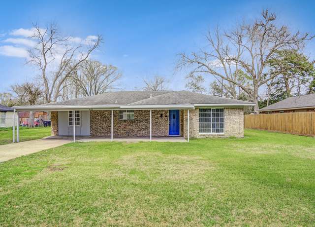 Property at 1406 W Talmage St, Alvin, TX 77511, 3 beds, 2 baths