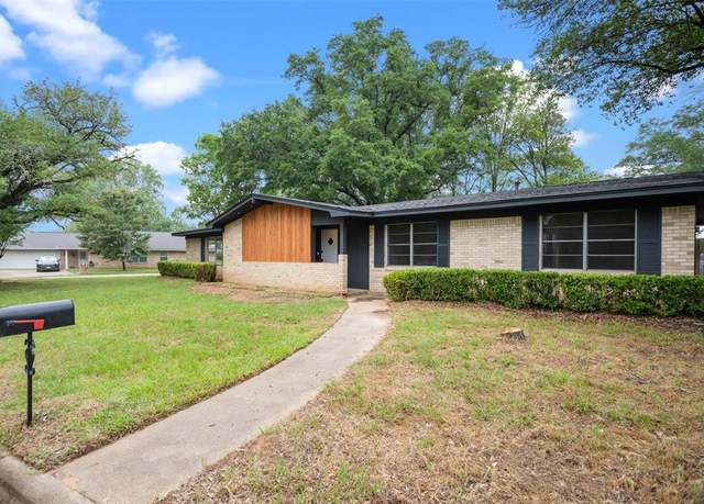 Property at 106 Rosewood Dr, Crockett, TX 75835, 3 beds, 2 baths