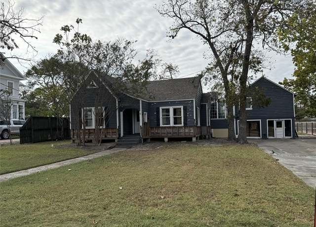 Property at 122 N Holland St, Bellville, TX 77418, 3 beds, 2.5 baths