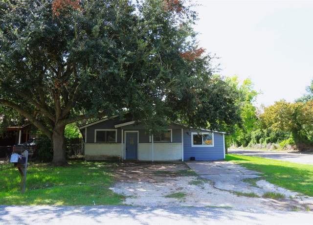 Property at 600 E Plum St, Angleton, TX 77515, 3 beds, 1.5 baths