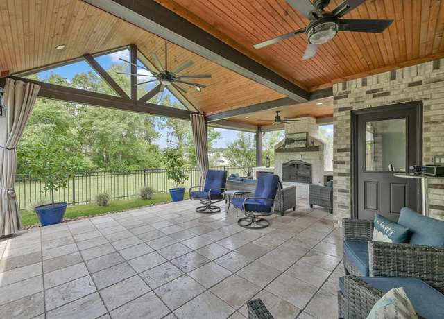 Property at 271 Little Dog Dr, Montgomery, TX 77356, 3 beds, 2 baths