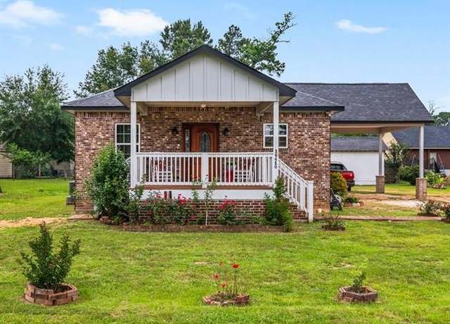 Property at 16410 Camden Hunt Dr, Conroe, TX 77303, 3 beds, 2 baths