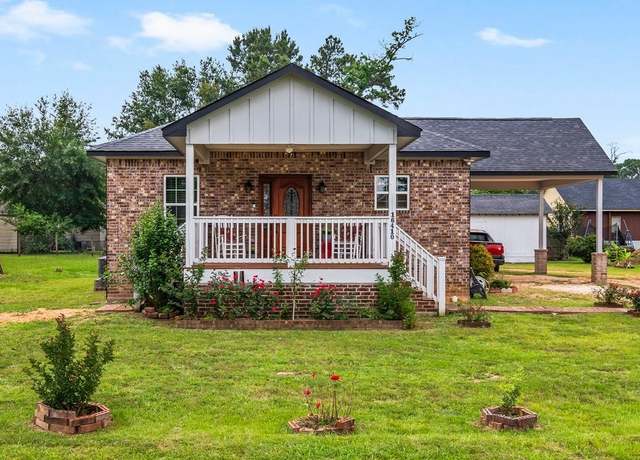 Property at 16410 Camden Hunt Dr, Conroe, TX 77303, 3 beds, 2 baths