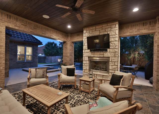 Property at 15614 Lake Iris Dr, Houston, TX 77070, 4 beds, 4.5 baths